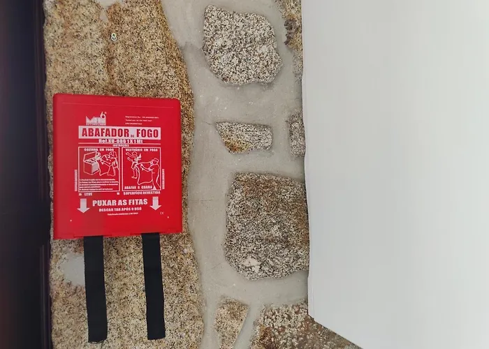 Casa Da Ponte Velha Otel *